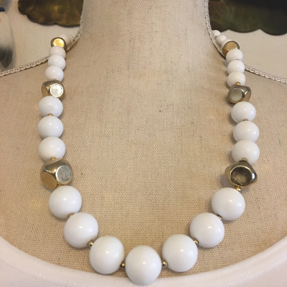 Vintage white and gold tone chunky bead necklace